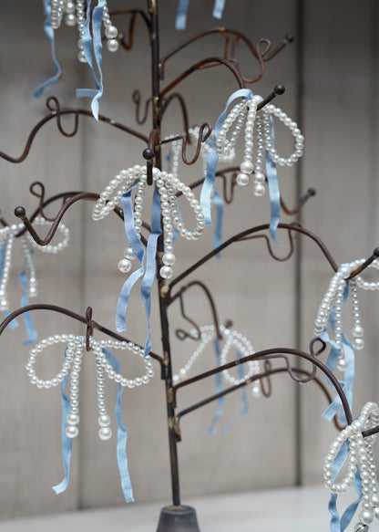 Pearl-bow with blue ribbon