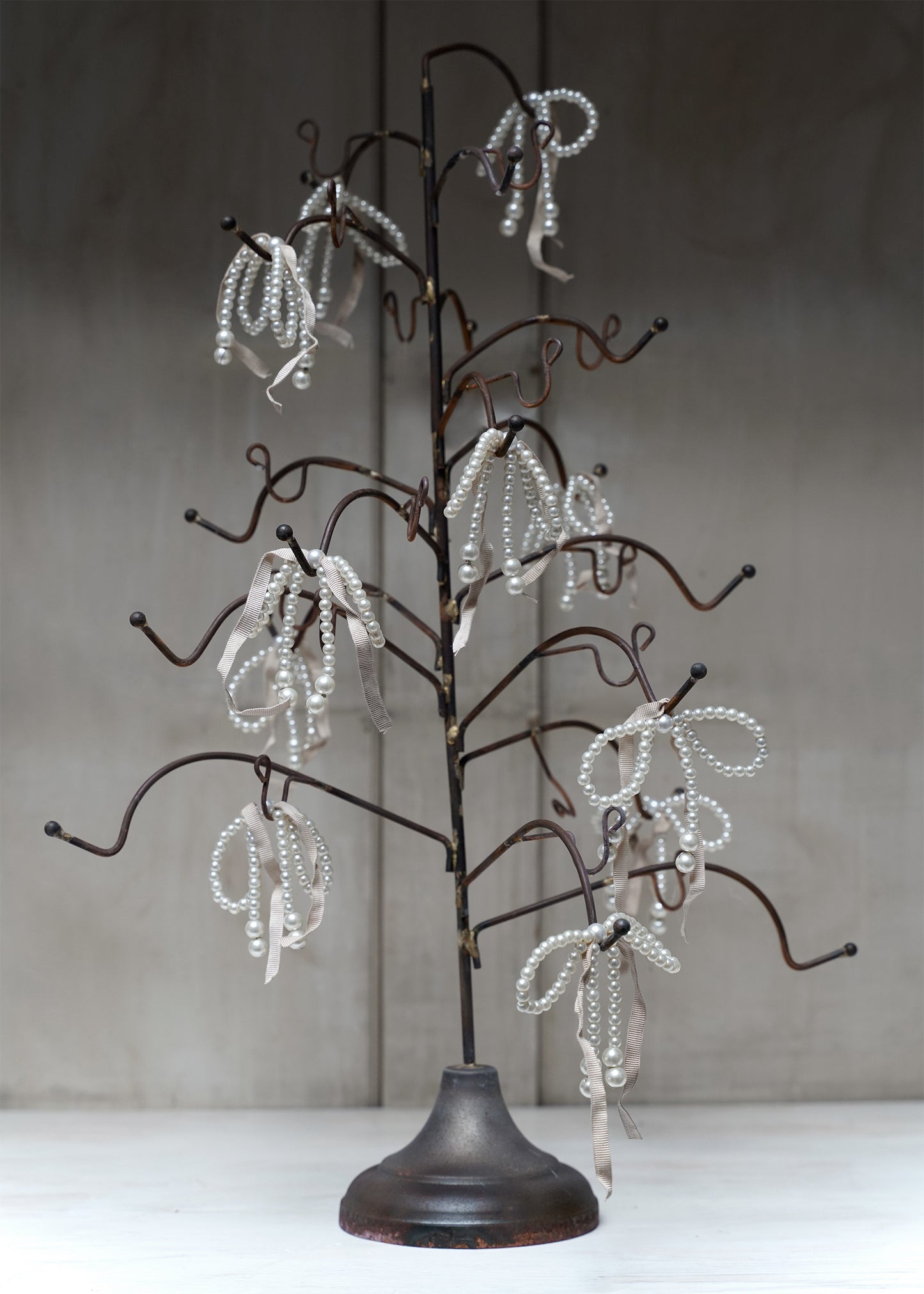 Pearl-bow with pink ribbon