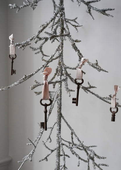 Rostiger Eisenschlüssel klein