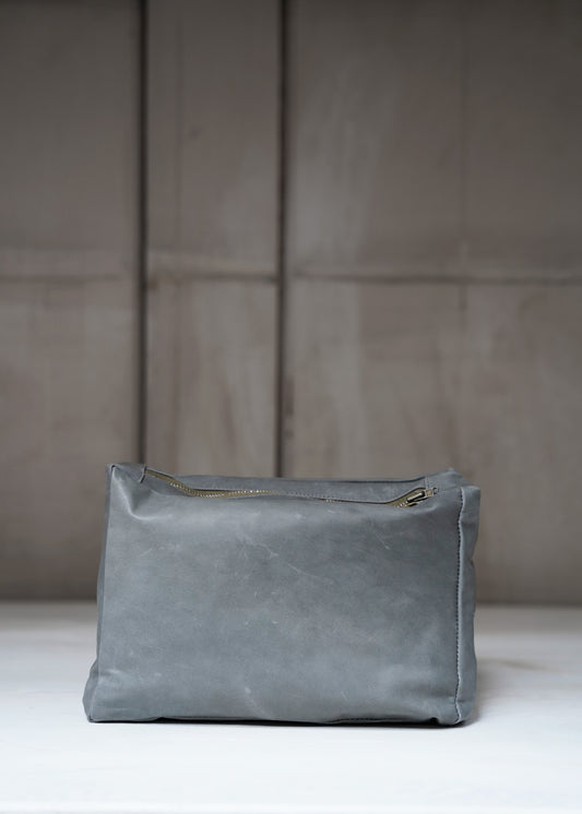 Leather Pouch small - dark grey w. green zipper
