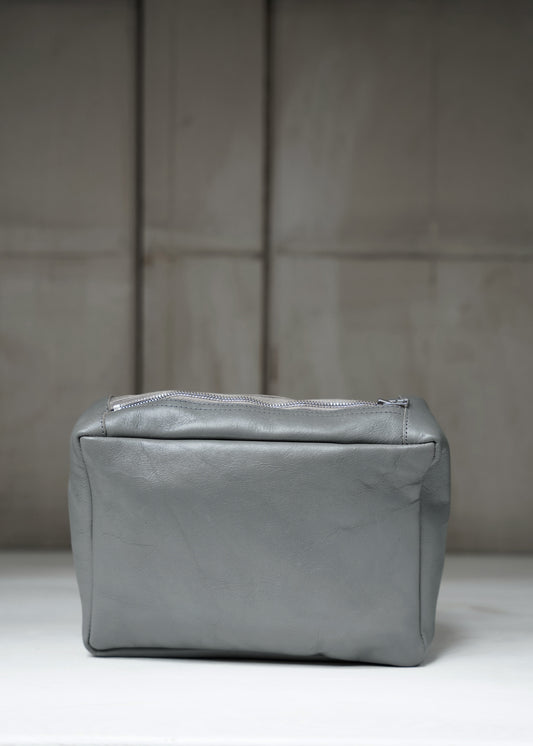 Leather Pouch small - Light grey w. brown zipper