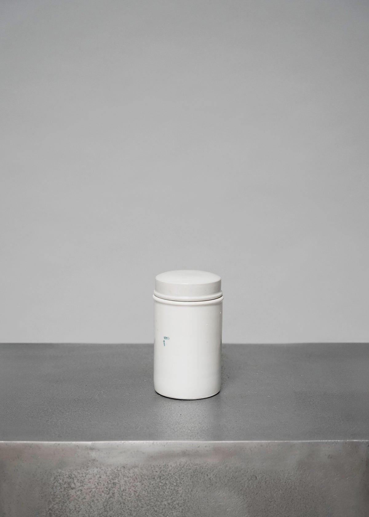 White ceramic jar M